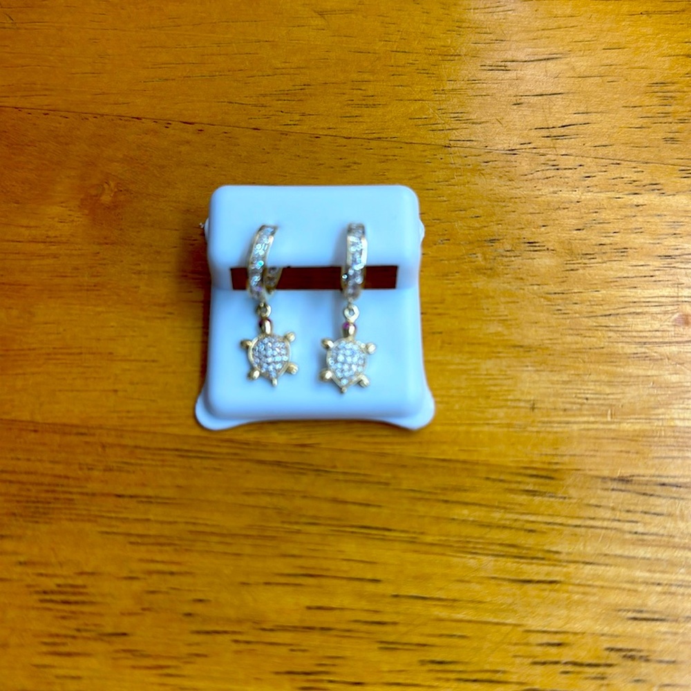 14kt turtle dangling earrings